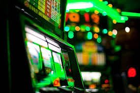 Bàn chơi Live Casino trực tiếp với dealer chuyên nghiệp tại xsbamien